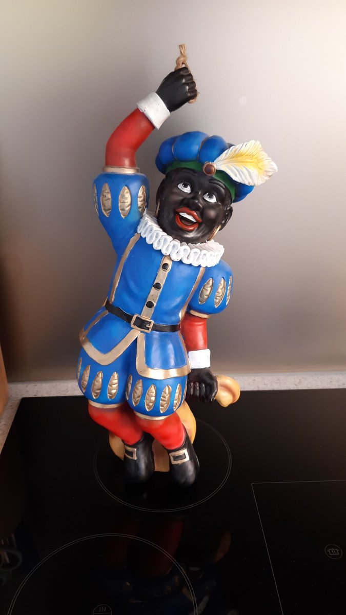KoenFCE's tweet photo. Mooie beeld van Zwarte Piet gekocht #Onsfeest https://t.co/Eh9c7LYPzo
