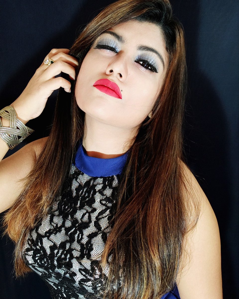 MissBeautySpot2's tweet photo. 💕 Before you👉 JUDGE ME, make sure you're PERFECT👈. 💕
#fashion #fashionabs #fashionstyle #stylishgirl #pose #attitude #blue #onepiece #blackdesign #whiteshades #redlipstick #missbeautyspot @TwitterIndia @Fashionista_com @googlephotos @InStyle @WomenFashion001 https://t.co/a3fa4D1RA9