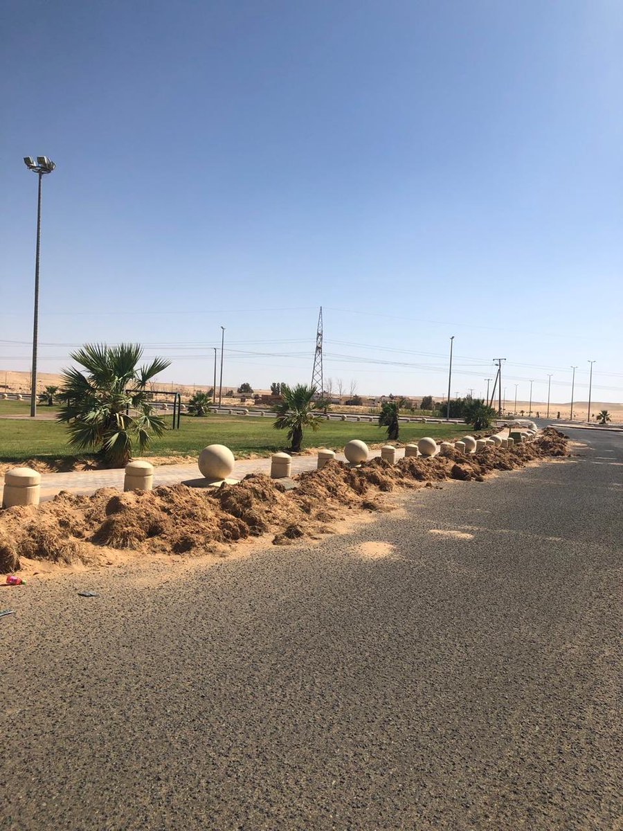 ALJOUF050's tweet photo. مركز النبك ابوقصر فئة (أ) يتبعه قرى وهجر وكثافة سكانية عالية نأمل ان يكون لديه بلدية مستقلة حيث ان محافظة طبرجل 120 كم ذهابا وايابا عنه
يعاني من التشوه البصري وطرق رملية تعيق السير داخل الاحياء
حيث اننا نفتقد معدات تخدمنا بالنبك مثلا (شيول قلاب وايت قريدل سلم كهربائي) 
@AljoufSA https://t.co/RW1YrwXR1v