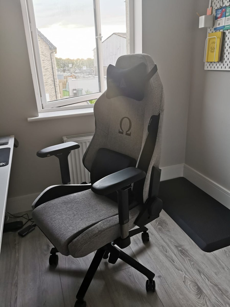 ramiroasl's tweet photo. Working from home will never be the same 🎮🪑 #Secretlab https://t.co/w6iJn47Bkw