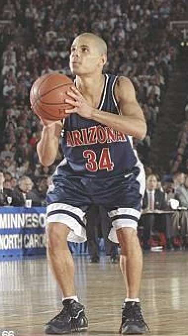 MitchFilmCritic's tweet photo. Day 5: 10 of my favorite athletes.
Miles Simon, Shooting Guard
The University of Arizona Wildcats, 1994 - 1998 *
* 1997 National Champions
#MilesSimon #APlayersProgram #ArizonaWildcats #BearDown https://t.co/kzbNtvV4tr