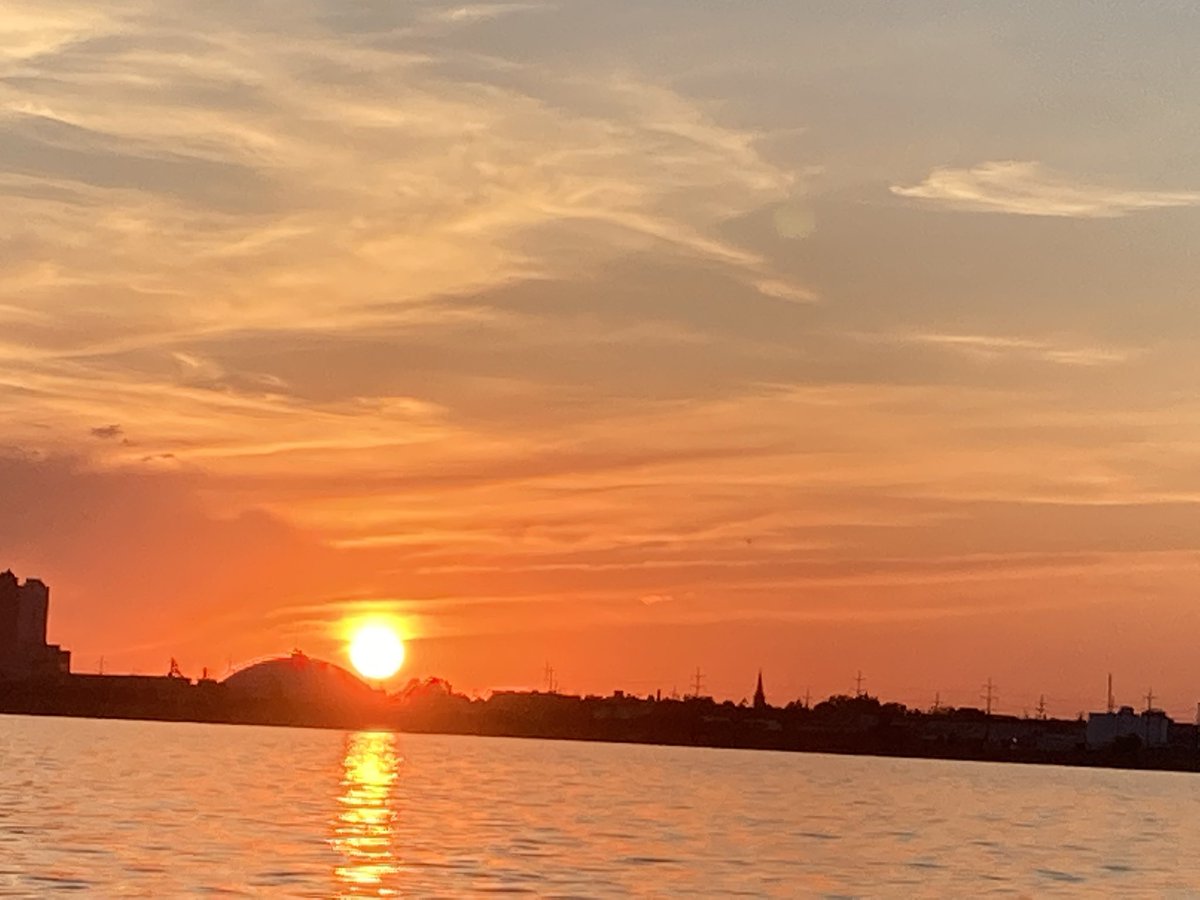 huddles10251's tweet photo. @SalSports So glad you moved back Sal. Love your perspectives and when you share great pictures of your family. Buffalo is an awesome place and I especially love the 4 seasons, the bike paths, water, and so much more. The Bills are still the best of all these! #buffaluv https://t.co/3HpuCht4uw