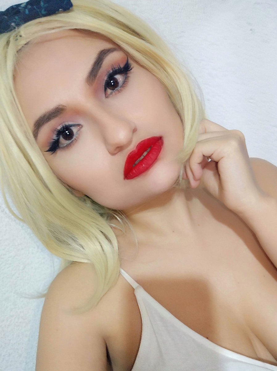 Linitry_'s tweet image. #TheBeautyBlendIns #Pinupmakeup Quería ser rubia al menos para el reto. @Lapolo_87 @carozaldua