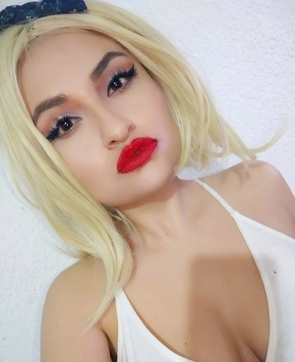 Linitry_'s tweet image. #TheBeautyBlendIns #Pinupmakeup Quería ser rubia al menos para el reto. @Lapolo_87 @carozaldua
