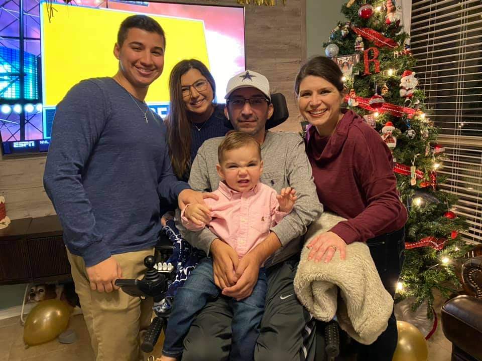 als_now's tweet photo. #ASKFDA What are you doing now to ensure that the worst case scenario happening in ALS now NEVER happens again? These people are literally dying waiting on access to drugs @US_FDA has kept in trials for a DECADE. Serious Q: How can you live with yourselves? @alsassociation #ALS https://t.co/JsCSLW6UU0