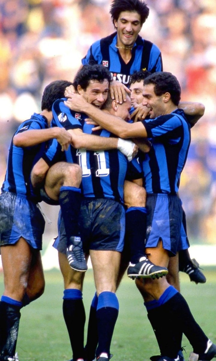 In his first season it Italy, Kalle struggled with injuries but still scored 18 goals in 44 games in all competitions as Inter finished just 5 points off first place and made the UEFA cup and Coppa Italia semifinals.