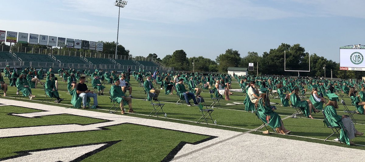 vbhscheer's tweet photo. Today we celebrated the Van Buren High School Class of 2020! Congrats to all - we are so proud of you! Big shout out to our 23 graduating Pointer Cheerleaders! We love you! https://t.co/TF3CYs67Uz
