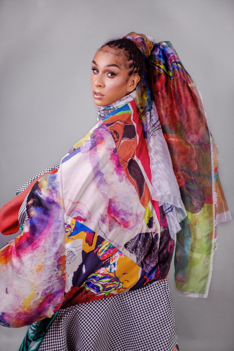 choraebebe's tweet photo. y hoje que é aniversário de dona lina minha fave artista lgbtq e para além da sigla

te amo vem pra aracaju @linndaquebrada  

cancerianax no poder porra #LINATRINTOU https://t.co/rRwQjq9Z7X
