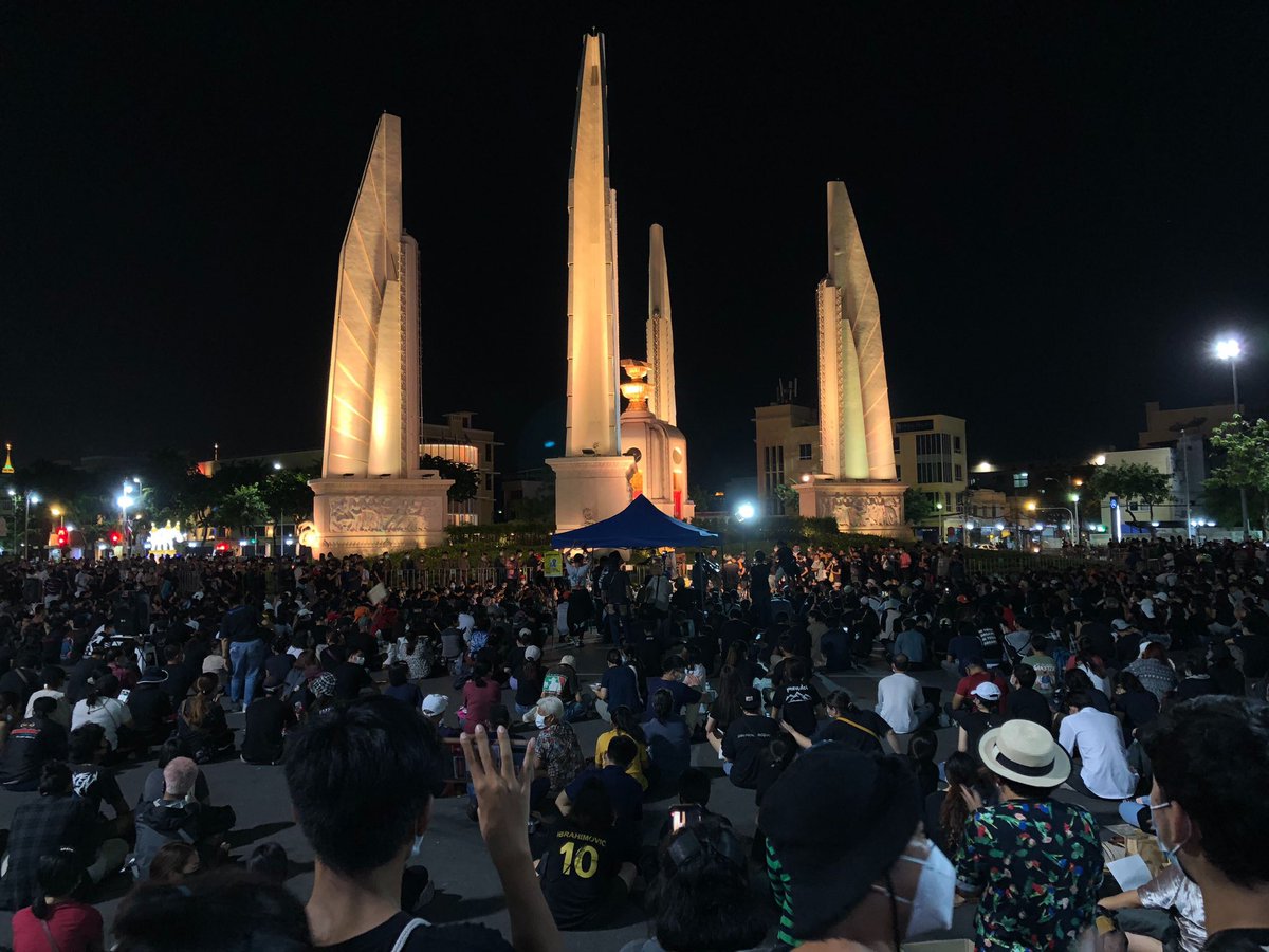 ขอให้กำลังใจทุกคนที่ลุกขึ้นมาแสดงพลังเพื่อต่อสู้กับความอยุติธรรม ยืนตัวตรงต่อหน้าเผด็จการ และทวงอำนาจของประชาชนกลับคืนมา 
I stand in solidarity with you all ✌️👏 #เยาวชนปลดแอก