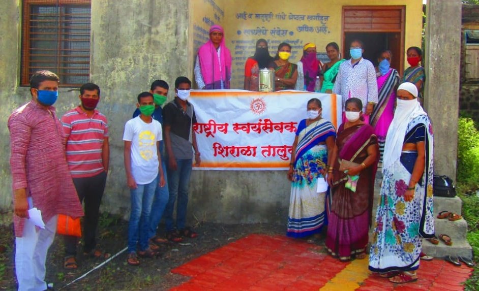 SukhayuAyush's tweet photo. Ayurvedic Kadha Distribution &amp; Awairness Campaign by Sukhayu Foundation &amp; RSS Janakalyan Samiti at Shirala, Dist. Sangali for #CovidWarriors of Govt. Rural hospital, ASHA workers, Anganwadi workers, Municipal staff and Police department..@IgnitedMindsK https://t.co/eJgEyYagFq