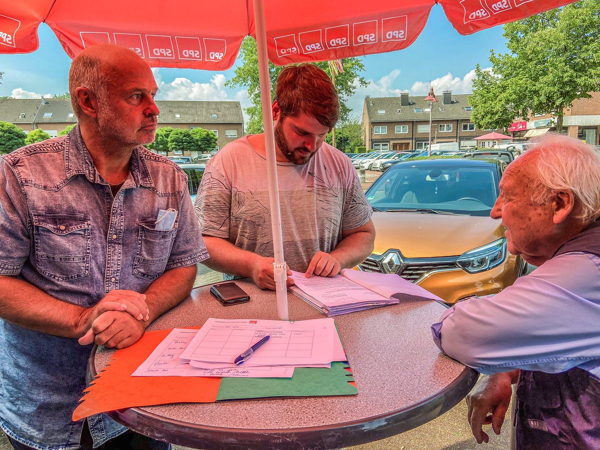 spdhuenxe's tweet photo. Viele Leute und gute Stimmung bei unseren Marktplatzgesprächen heute am Danziger Platz für Bruckhausen und Bucholtwelmen. Besonders freut uns das überragende Feedback, was viele von Euch uns heute Morgen mit auf den Weg gegeben haben. Wir bleiben am Ball. https://t.co/7UBj0KVwiK
