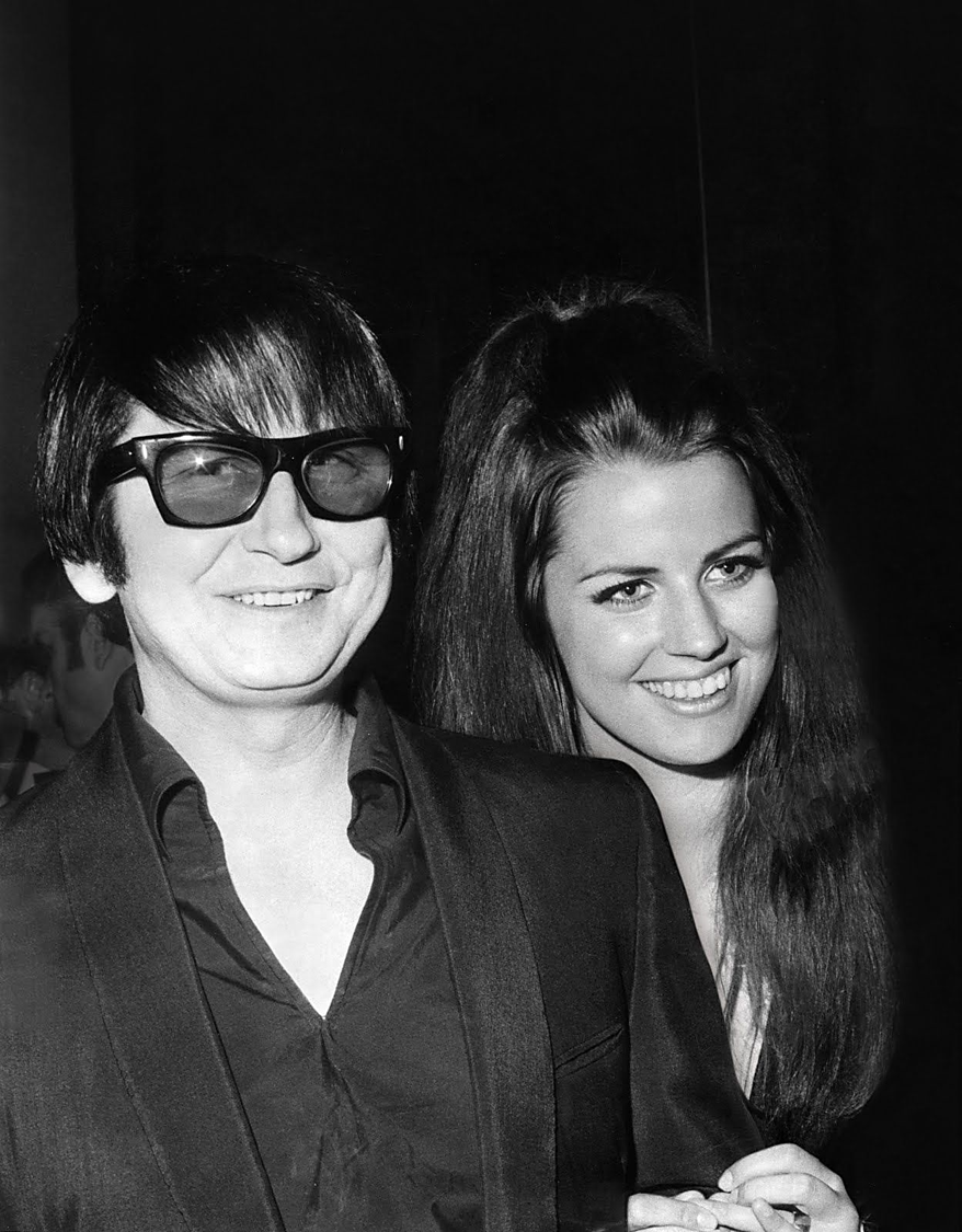 MaraBacellar1's tweet photo. Roy & Barbara Orbison - I love this photo... forever together! #Royorbison #partnercouple #Lover 😎🎶💞 https://t.co/rpcRFlpBYa