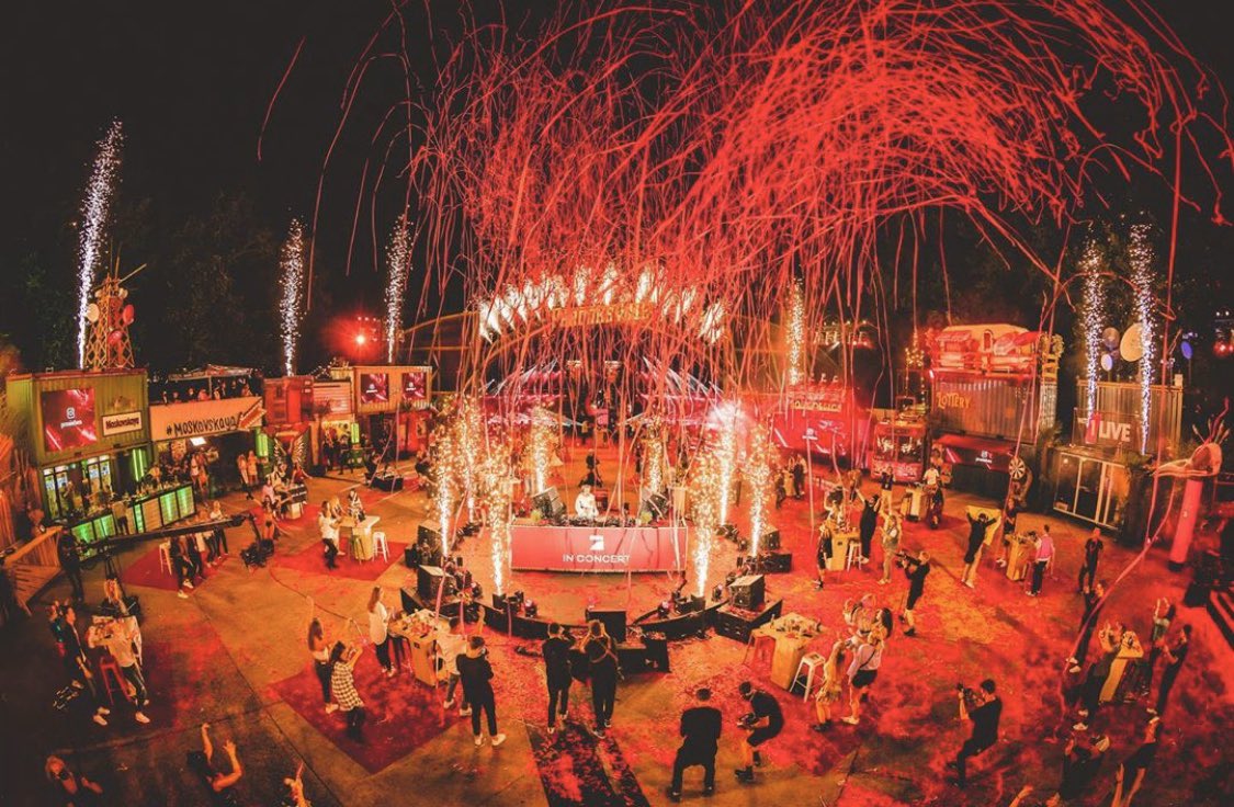 FelixJaehn's tweet photo. thank youuu ❤️ 🙏 das war crazy! hyped für die lanxess arena heute! #parookaville #livefromthecity #dreamscannotbecancelled @PAROOKAVILLE https://t.co/EfVZvapx7u
