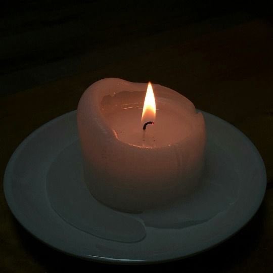 لاتشبهني بأحد انا اليسار اذا كان العالم يمين،