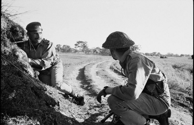 EAST PAKISTAN. Boda (north of Saidpur). December 1971. Captain of the Pakistani army, awaiting attack after being wounded by incoming Indian artillery.(4/20)