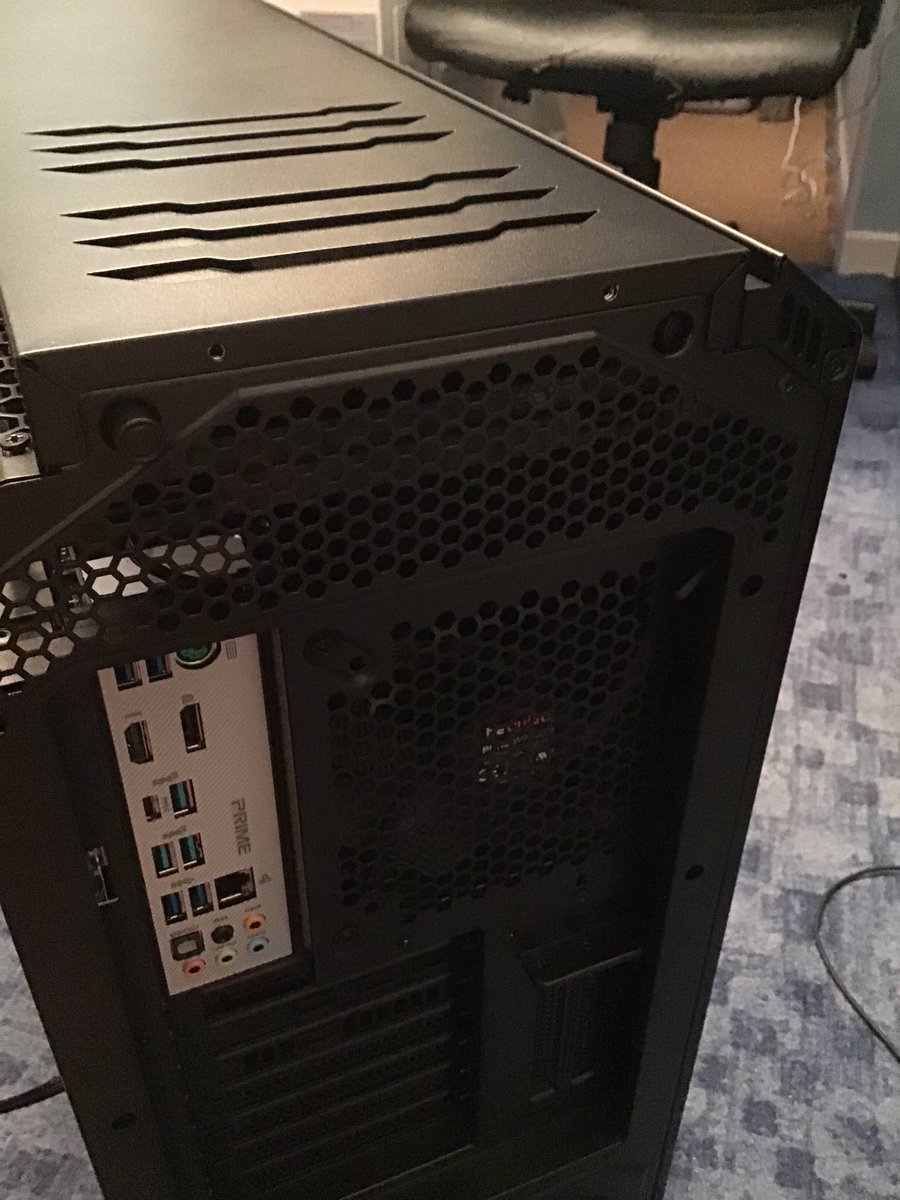 Chrofus's tweet photo. @bequietofficial bonjour j’ai un soucie au niveau du bouton poussoir qui est bloquer vous avez une solution avant que je casse tout😩😩🙏🙏 https://t.co/RUwlB9t592