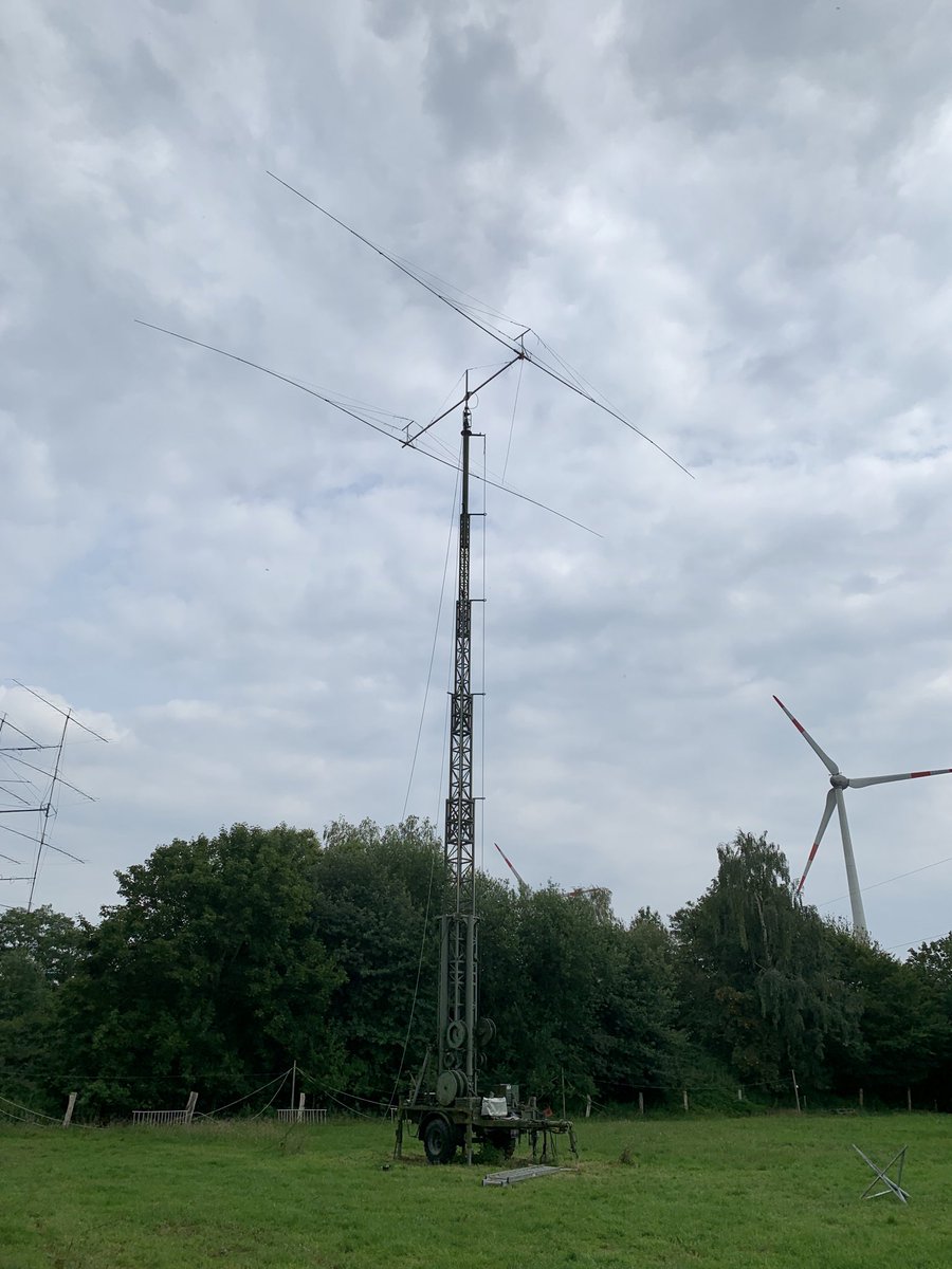 einpaparazzo's tweet photo. Up in the air again: 2 Ele full size Yagi 40m Band #AFu #hamradio #DARC #VFDB #DP7D https://t.co/2P0besjMQW