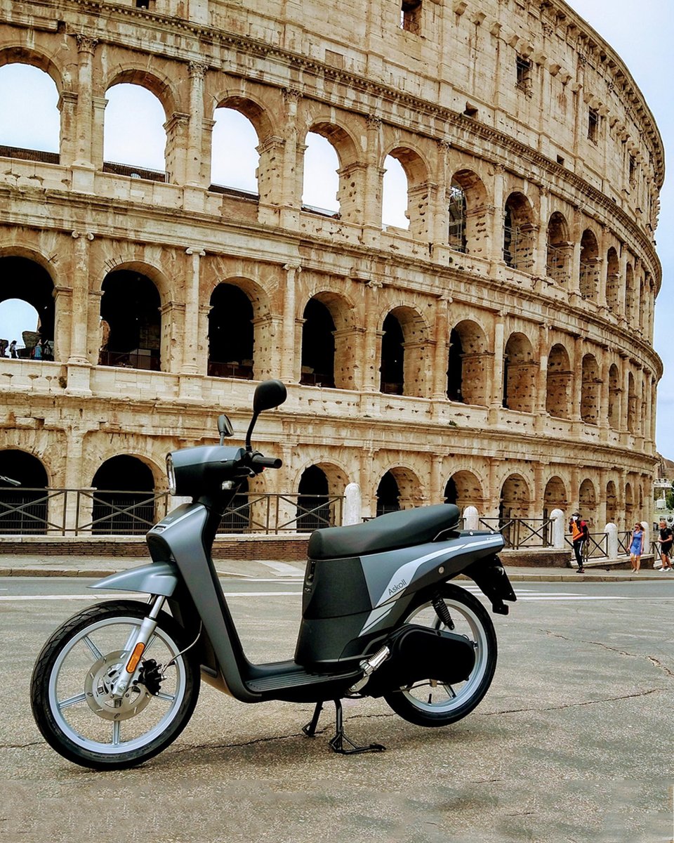 askoll_mobility's tweet photo. Oggi si conclude la prima settimana di #NGStour, un viaggio lungo la nostra Penisola per presentarvi e farvi provare la linea di e-scooter NGS. Da Milano a Roma, passando per Genova, Savona, Bologna, Torino e Firenze, ecco alcuni degli incantevoli luoghi in cui ci ha portato NGS3 https://t.co/EQtsv98YIy