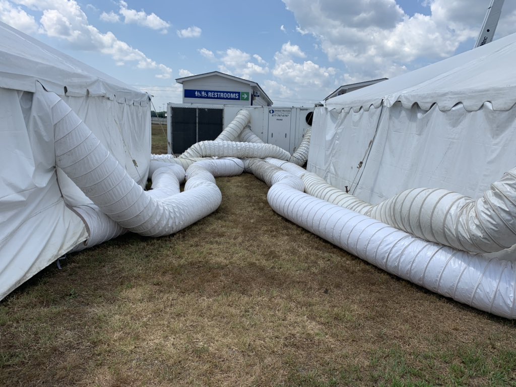 The ventilation in between the two Freitas indoor tents. Or is this this the air conditioner? Not sure