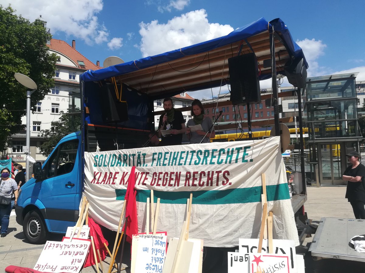 xrStuttgart's tweet photo. Von @fffstuttgart gab es eine Erinnerung an @vanessa_vash und alle im globalen Süden, die ein Fridays for NOW brauchen ✊ außerdem wurde die @stopfichtner Kampagne erwähnt, gegen das KKW in Bangladesh! #savethesundarbans #kesselbambule #fridaysforfuture #nichtaufunseremrücken https://t.co/Ey966evDb7