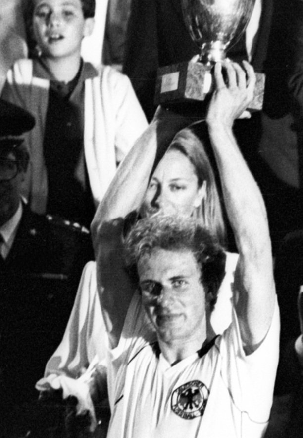 He won 2 Bundesliga titles, 2 Pokal trophies, 2 European Cups and the Intercontinental Cup with Bayern along with the European Championship with Germany.