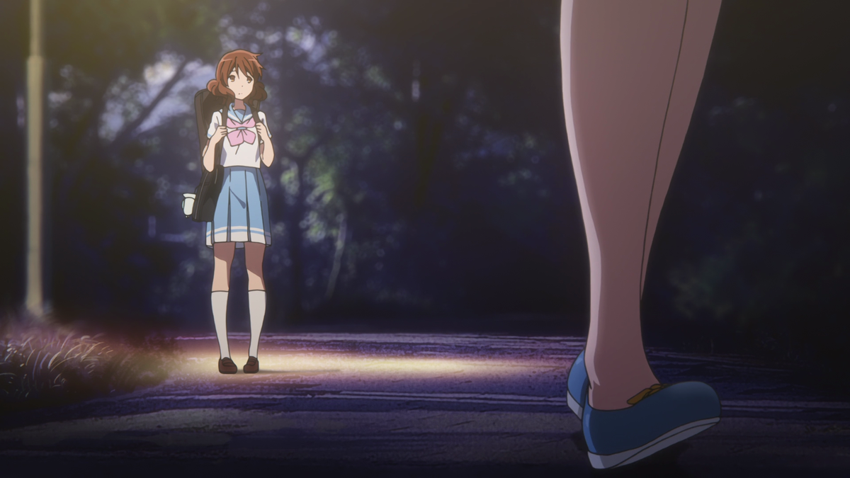 The lighting also leaves Kumiko in a spotlight as Aoi begins making steps towards her own goals. These steps are emphasized by the low shot focusing on Aoi's footsteps. Now Kumiko has to move forward just like Aoi, it's literally Kumiko's time to shine.