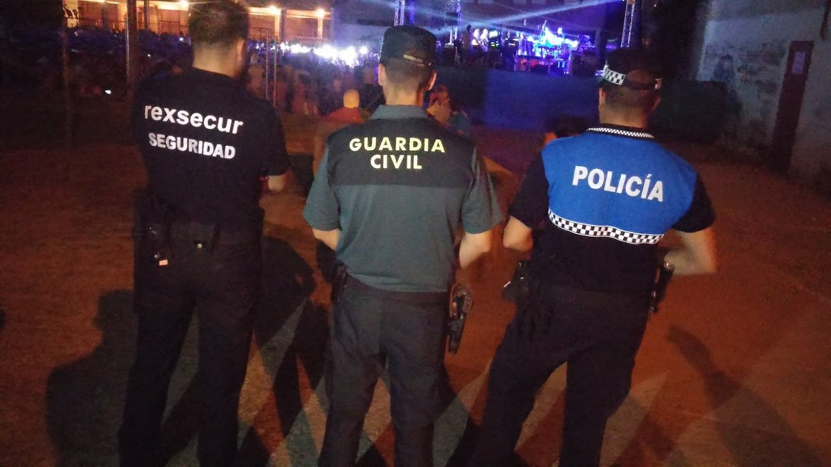 rexsecur's tweet photo. En @rexsecur mantenemos una permanente coordinación y colaboración con las Fuerzas y Cuerpos de Seguridad del Estado, para crear entornos seguros, buscando el nivel de incidentes cero en nuestras áreas de responsabilidad...
https://t.co/J9aTSL3RUg
#rexsecur #policia #guardiacivil https://t.co/5YLBzJT9lh