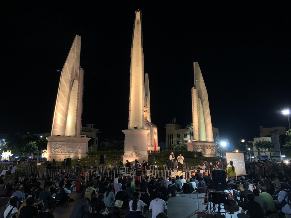 thestandardth's tweet photo. SHORT NEWS: #เยาวชนปลดแอก ชุมนุมอนุสาวรีย์ประชาธิปไตย ยืนยันปักหลักยาวถึง 8 โมงเช้าพรุ่งนี้ (19 ก.ค. 63)

อ่านต่อได้ที่ https://t.co/qENqBjMlXd 

#เยาวชนปลดแอก 
#TheStandardCo https://t.co/9RUTZ7Lan1