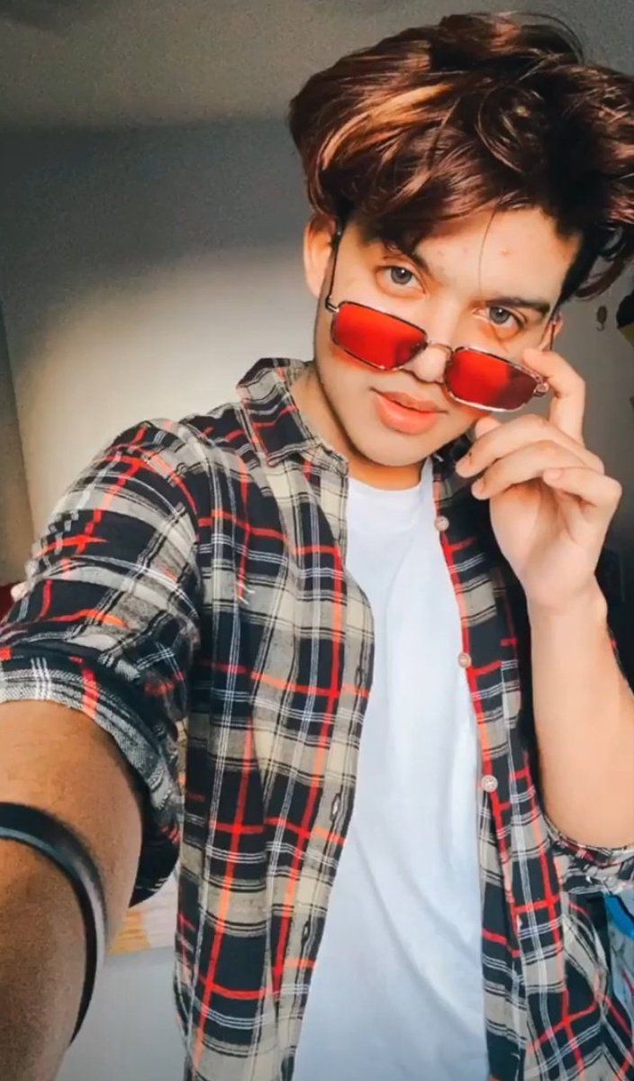 riyaz_is_best's tweet photo. #riifam ❤🙈 https://t.co/6R0c0IKuPB