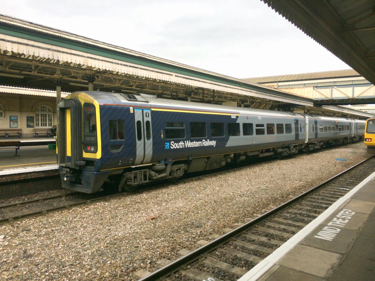 Ranaroth2's tweet image. 159007. Class 159. Built as Class 158 before being converted by Babcock Rail, Rosyth Dockyard. South Western Raillway livery. Photo: Exeter St. Davids, 13.10.2018. #railway #DMU #Class159 #SouthWesternRaillway #Exerer @SalopianLyne