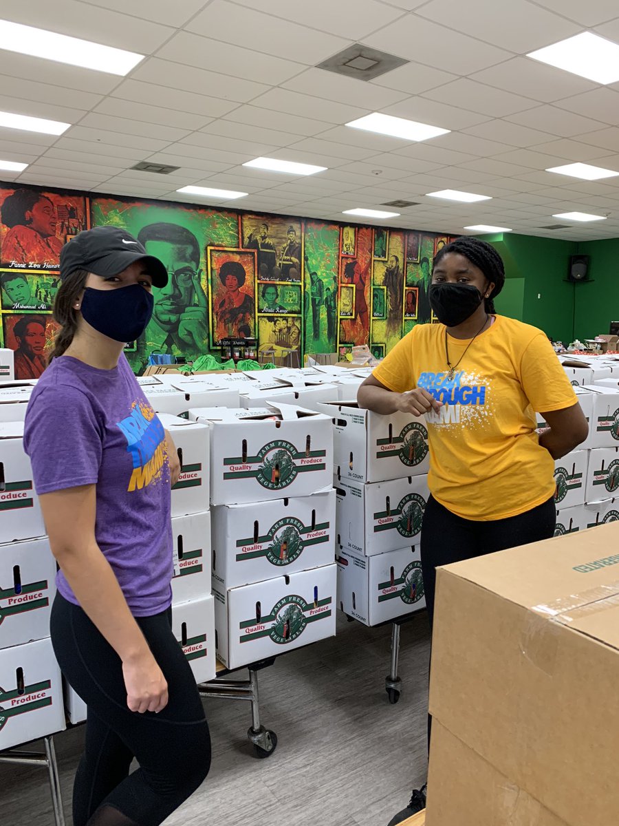 BreakthroughMia's tweet photo. Last hour of our @feedingsouthflorida FOOD DISTRIBUTION - Today till 1pm - Beacon College Prep 2750 NW 135th St., Opa Locka. Breakthrough & Beacon College Prep families receive packages of fresh produce. First come, first served while supplies last. #BreakthroughTheDistance https://t.co/r4F0qgYC6L