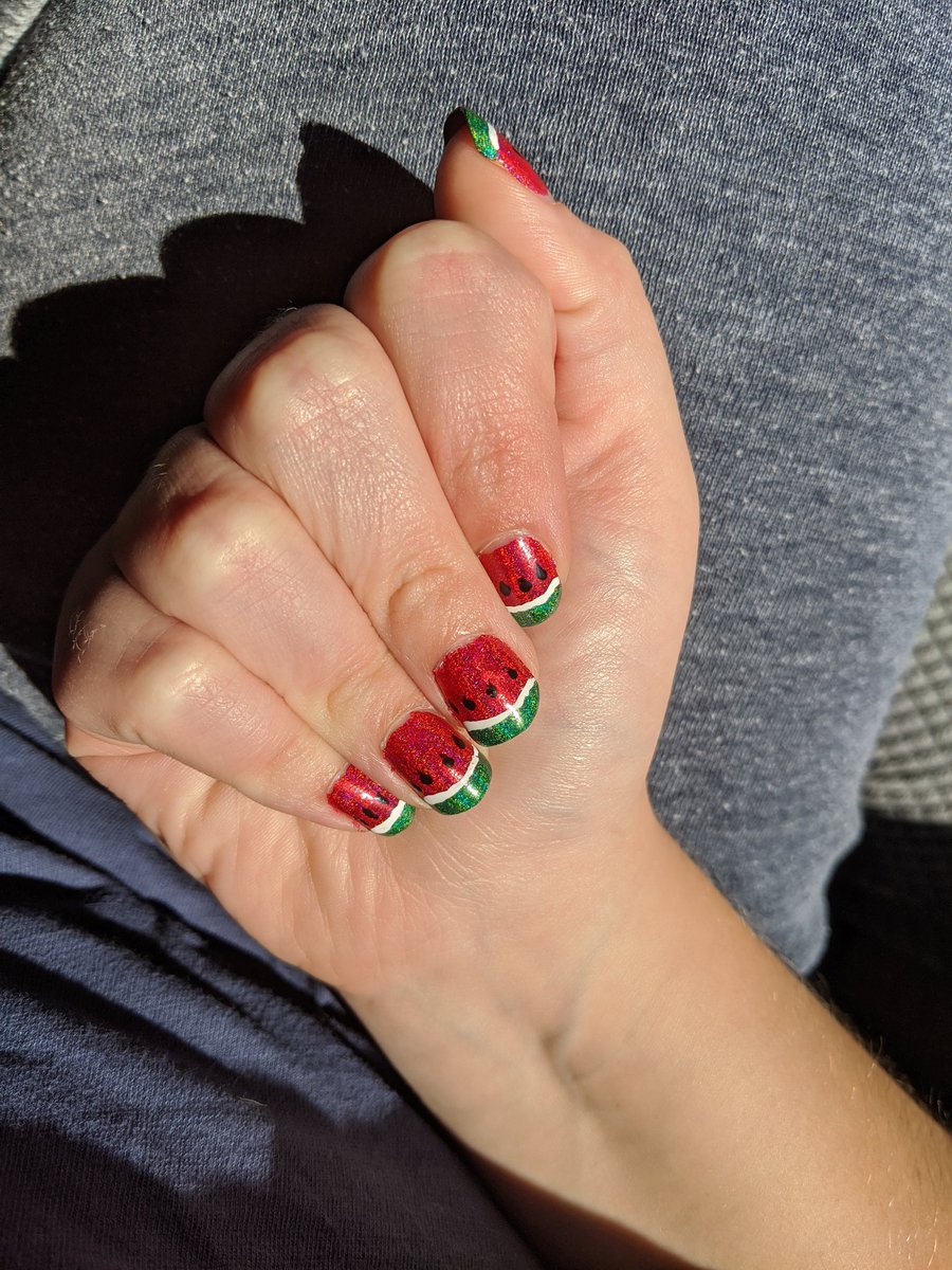 heyimkkay's tweet photo. I keep spending too much money on nail polish cause @nailogical keeps releasing new @holotaco polish but my nail art skills have leveled up. https://t.co/FZ7HrOWV9X