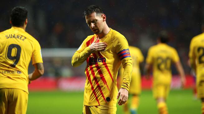 En los últimos 25 años (mi edad) el Barça ha ganado 12 Ligas, 8 Copas del Rey, 9 Supercopas y 4 Champions. Soy la primera en llegar a Canaletes cuando hay que celebrar un título, pero en los momentos bajos es cuando me siento más culé que nunca.