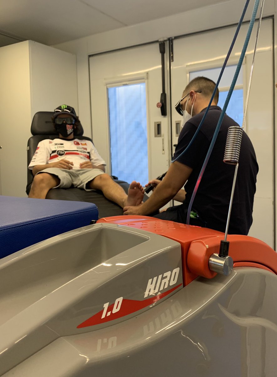 clinicamobile's tweet photo. After yesterday’s crash, a laser therapy on @nicco23on ‘s foot to speed up his recovery!
@asalaser #asalaser #SpanishGP 🇪🇸 #Moto3
Dopo la caduta di ieri, terapia laser al piede di Niccolò Antonelli per velocizzare il recupero! https://t.co/U43FfCFjW7