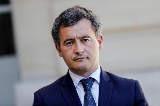 AFPressk's tweet photo. Chahuté par un groupe féministe à son arrivée à #Nantes, Gérald Darmanin a réagi vivement : « il va falloir arrêter à un moment, ces gens font offense à mon sex appeal. On me poursuit pour avoir donné du plaisir, c’est une véritable  mascarade..» https://t.co/MIjENfwjRS