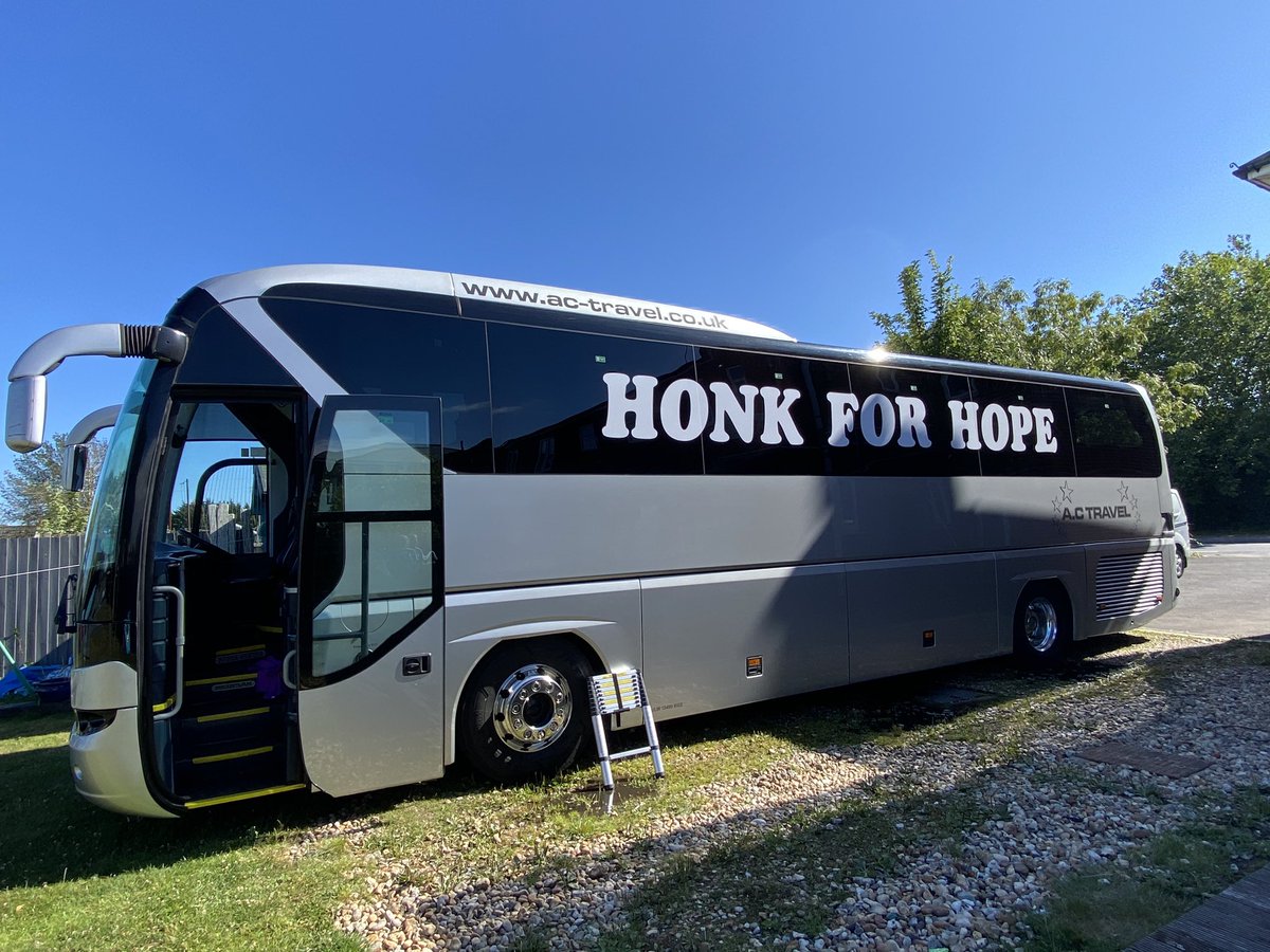 ac_ltd's tweet photo. #honkforhopeful #honkforhope #coach #londonwatchout #london https://t.co/CimPPrDztH