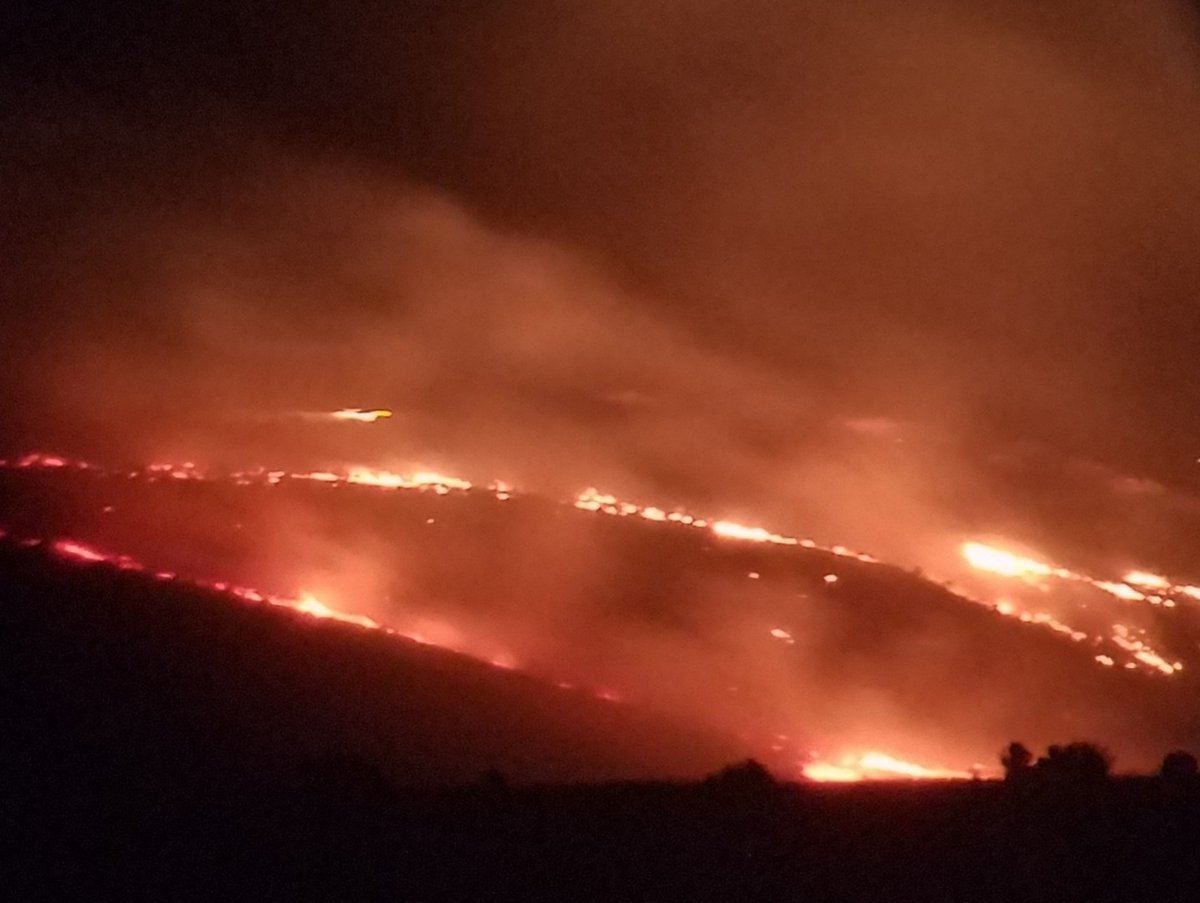 IdahoFallsFire's tweet photo. #WaterTowerFire July 18, 2020, 50.75 acres burned. Fully contained. No evacuations. No structures. No injures. Photo courtesy of Kim Patton. https://t.co/B1KXetaFRg https://t.co/UtHGXNo7vV