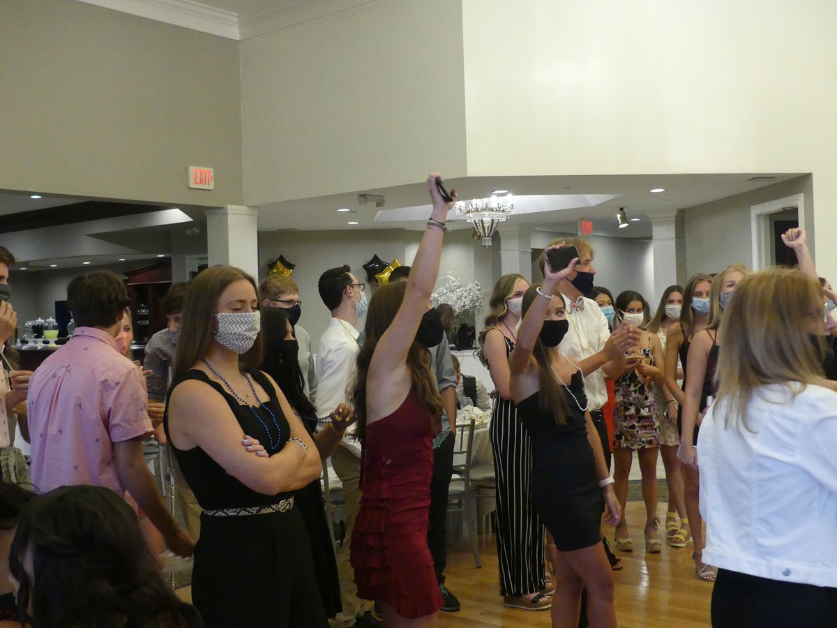 SeniorCelebrat1's tweet photo. Senior Celebration photos! https://t.co/uPOU6t17MI