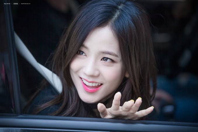 Bangpink holding the entire galaxy in their eyes ; a devastating thread