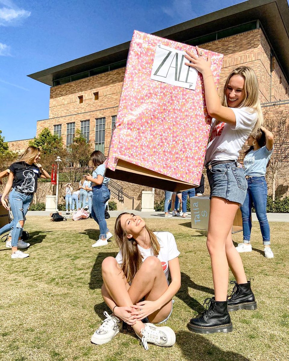AlphaPhiIntl's tweet photo. Dear Potential New Members,

Big/Little Week will be one of the 🅷🅸🅶🅷🅻🅸🅶🅷🆃🆂 of your new member period. It's an amazing week that ends with your Big/Little reveal where find out who your Big Sis is! 🤗

Alpha Phis - Tag your Big and Little below 👇 #whereyoubelong https://t.co/WS2Jsf07I6
