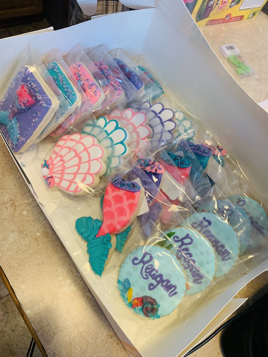 Huge thank you to <a href="/chopstxart82/">jennifer bass</a> for helping me make this birthday girl feel extra special! These cookies are not only gorgeous, they are insanely delicious. #birthdaygirl
