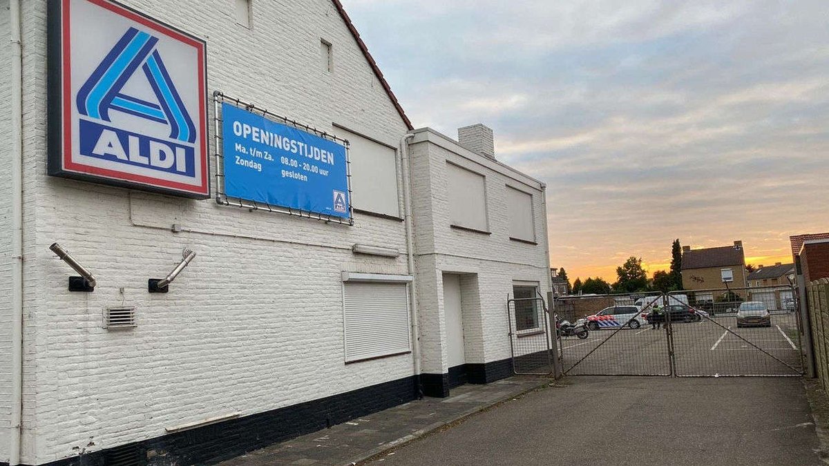 L1mburgcentraal's tweet image. #L1mburgCentraal: Zoektocht naar minderjarige #overvaller op Aldi #Elsloo, omwonenden #Oolderplas zijn #zwerfafval zat en meer Limburgs nieuws: l1.nl/l1mburg-centra…