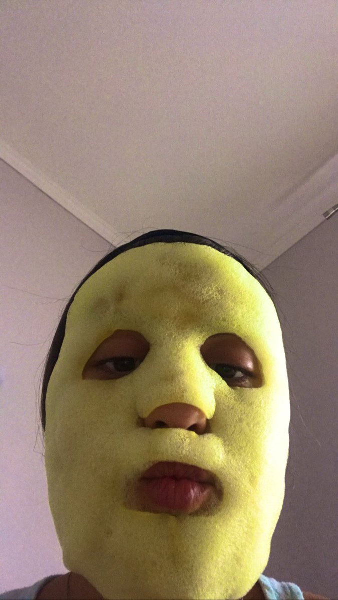 cokolladna's tweet photo. plašim samu sebe sa ovom maskom, pa aj malo i vas https://t.co/EMXZqJVu7a
