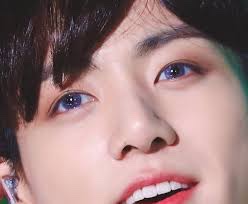 Bangpink holding the entire galaxy in their eyes ; a devastating thread