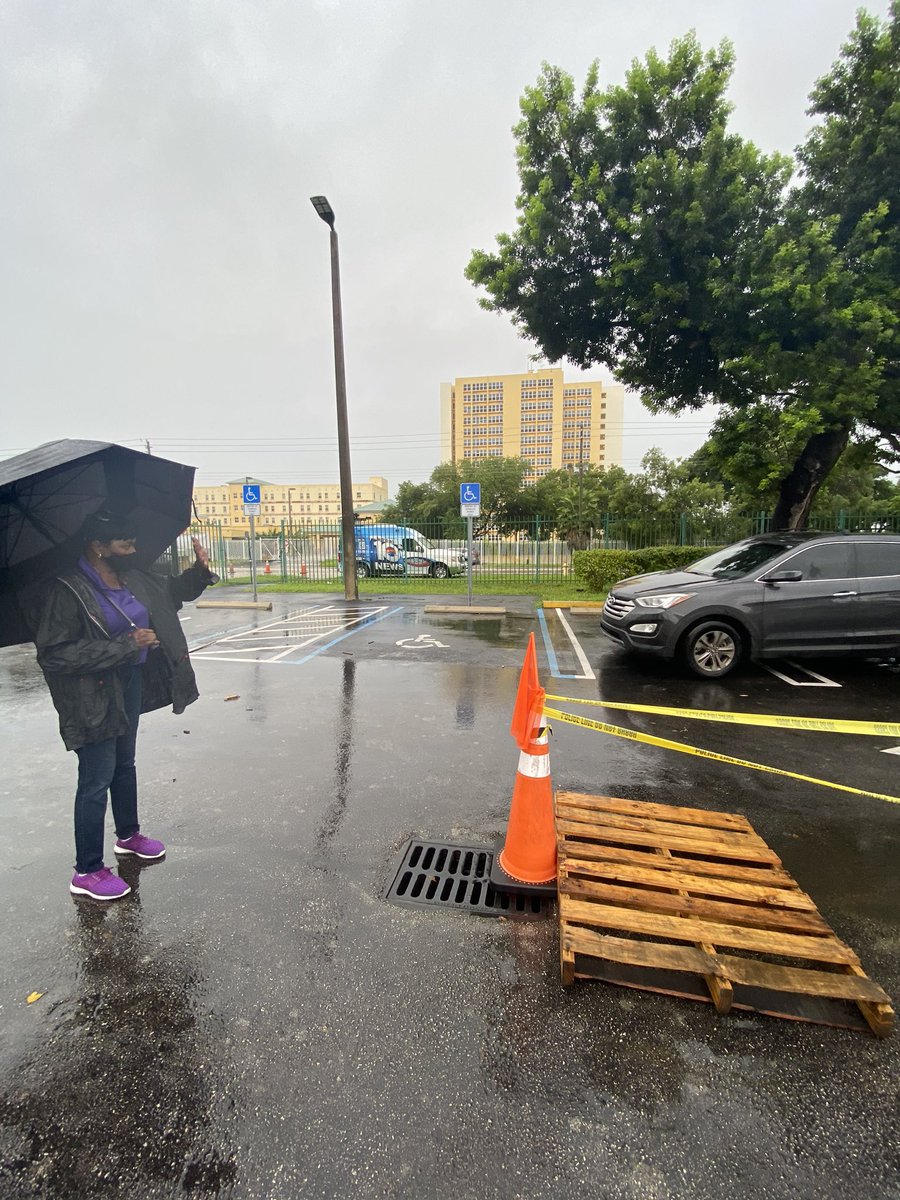 AudreyMEdmonson's tweet photo. That’s a wrap! Between our drive-thrus &amp; deliveries, we handed out 750 boxes of fresh fruits &amp; veggies &amp; 1 gallon of milk to 750 residents in our community. If you missed today’s event, our next one is on Friday, July 24. #MiamiDadeD3 https://t.co/chMiazk3ut