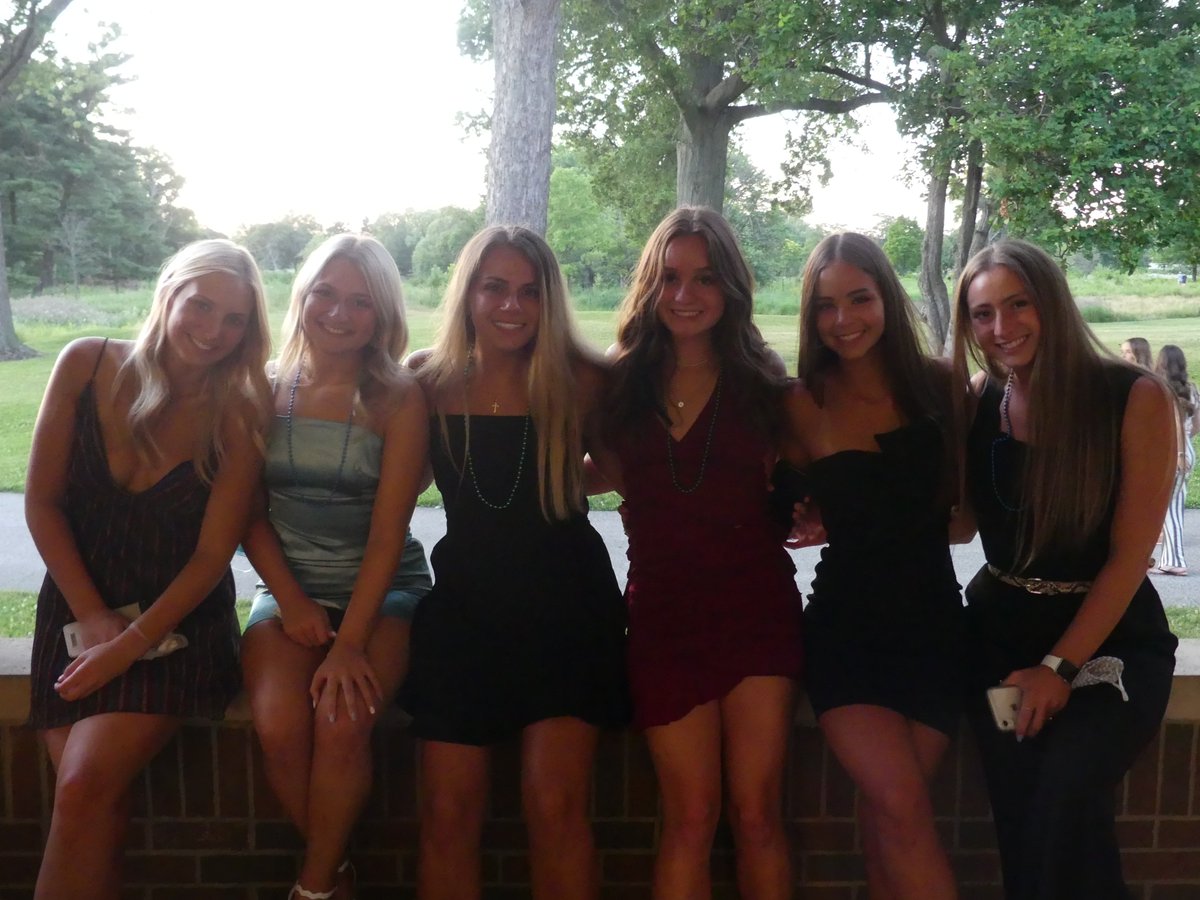 SeniorCelebrat1's tweet photo. Senior Celebration photos! https://t.co/uHt59pL7dH