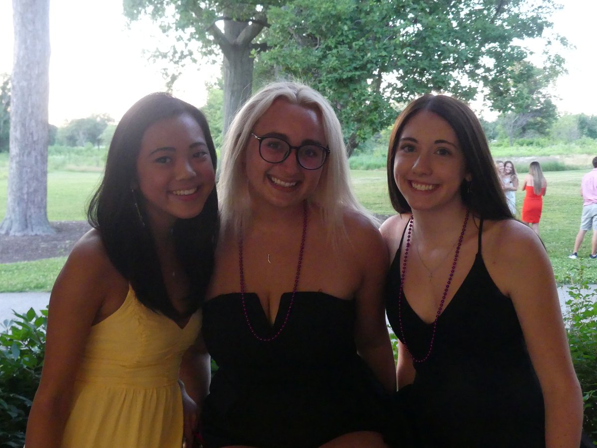 SeniorCelebrat1's tweet photo. Senior Celebration photos! https://t.co/uHt59pL7dH