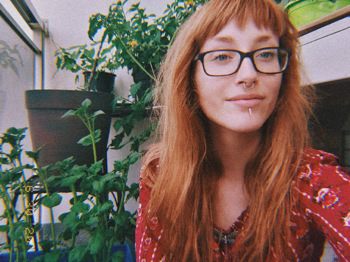 mechanikill's tweet photo. plant selfies :) https://t.co/t7ifoSCpod