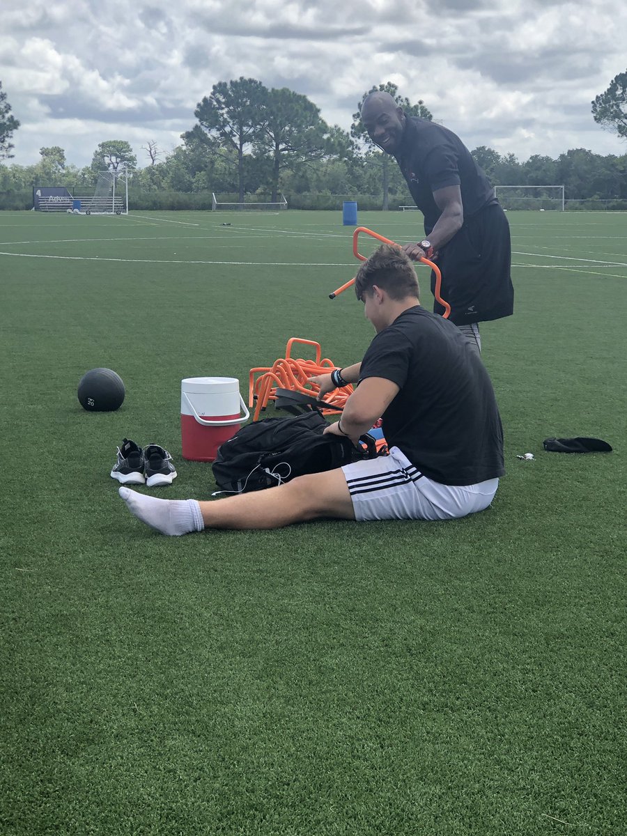 rossjohnson42's tweet photo. It’s about to go down! Saturday afternoons with Ghost Training Fitness #SeahawkTough #Xmentality @40Zeph https://t.co/0ehV6P281M
