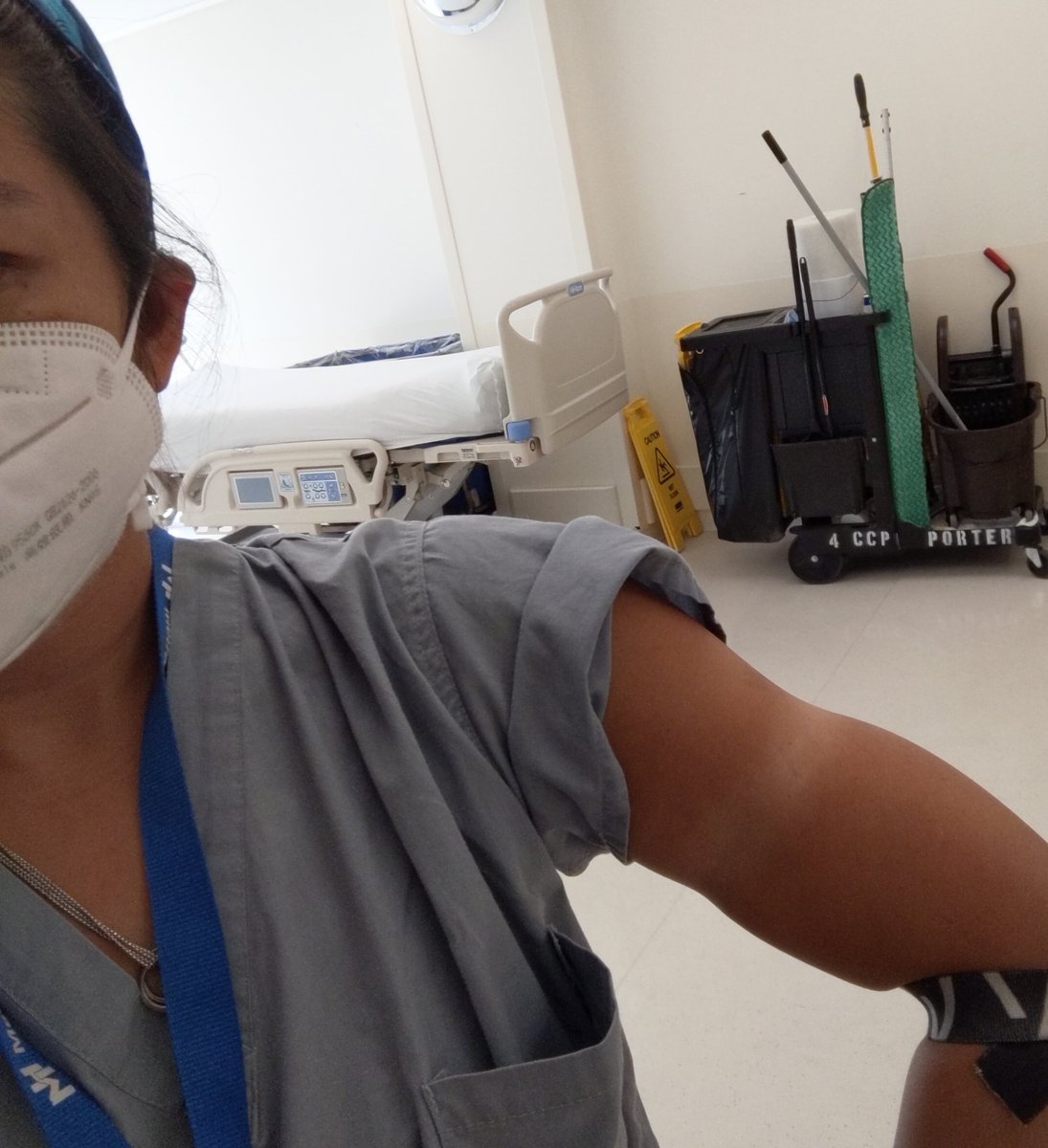 vanessapho's tweet photo. @Mdgoodmanmd @JJcolemanMD @whoop My sweet summer tan line, 2020 courtesy of @JJcolemanMD
#SUPerTrial https://t.co/ONQ68OYl5k